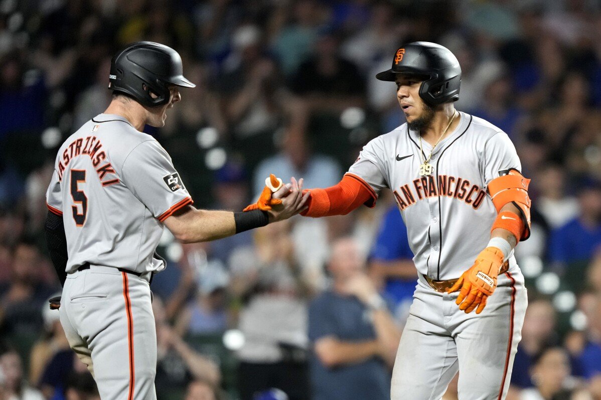 El jonrón de tres carreras de Estrada en el noveno inning impulsa a los Gigantes a una victoria por 7-6 sobre los Cachorros